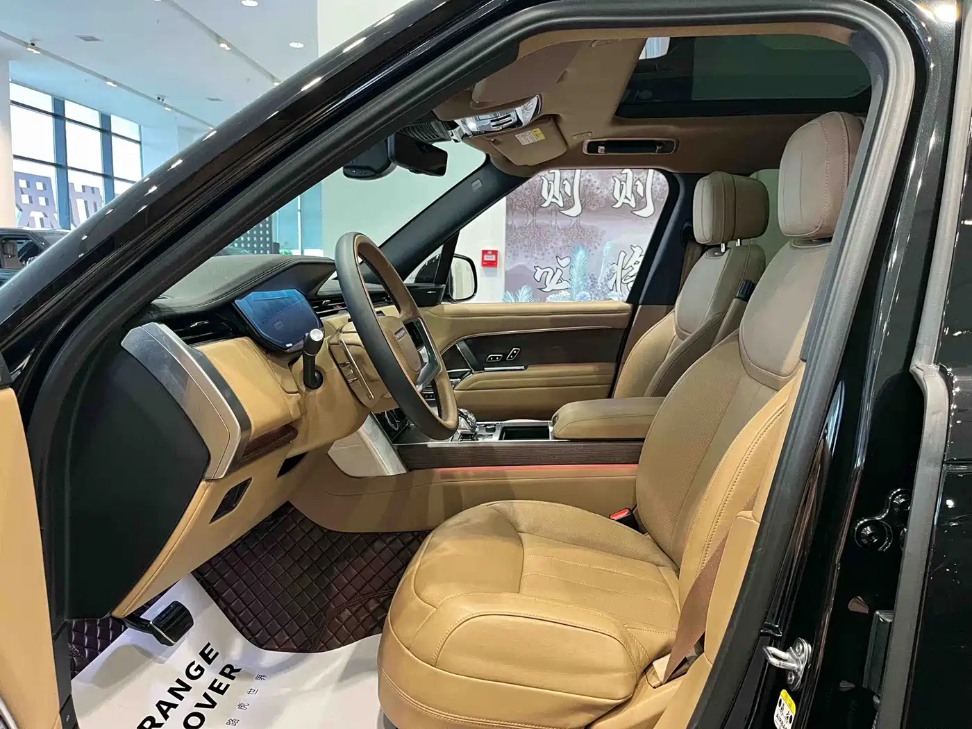 Land Rover Range Rover 2023 3.0 L6 360PS Golden Age Edition фото 5