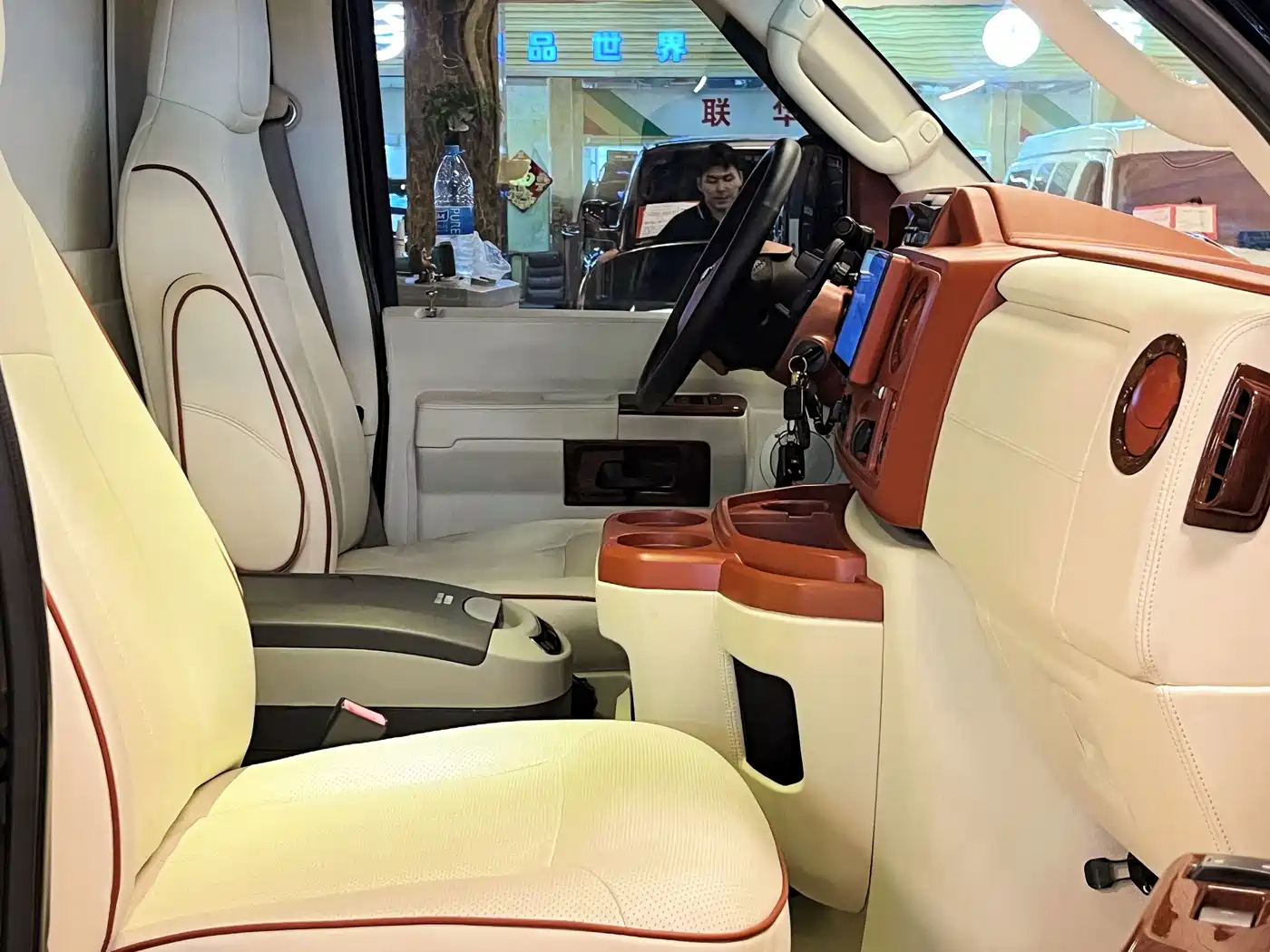 Ford E350 2013 2011 5.4L Standard Yacht Edition