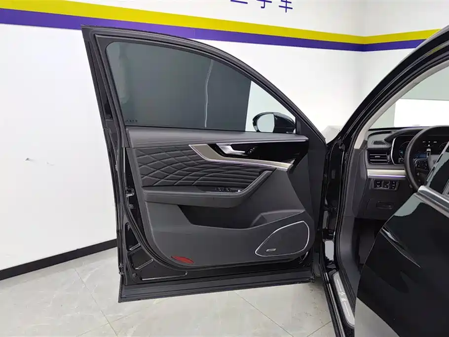Hongqi HS5 2022 Facelift 2.0T Smart Flag Enjoyment Edition фото 7