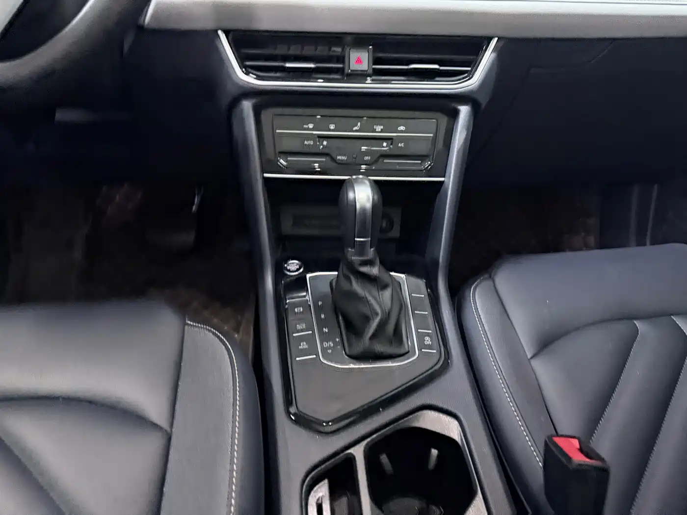 Volkswagen Tharu 2023 300TSI 2WD Moon Premium Edition фото 15