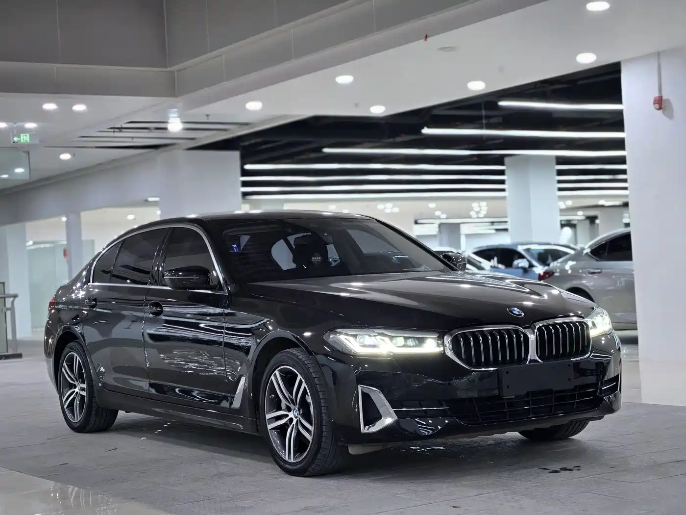 Фото 3 - BMW 5 Series