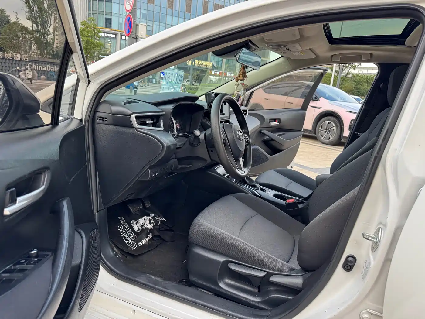 Photo 7 - Toyota Corolla