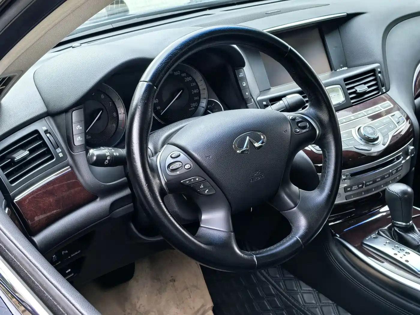 Infiniti Q70 2015 Q70L 2.5L Enjoyment Edition фото 21