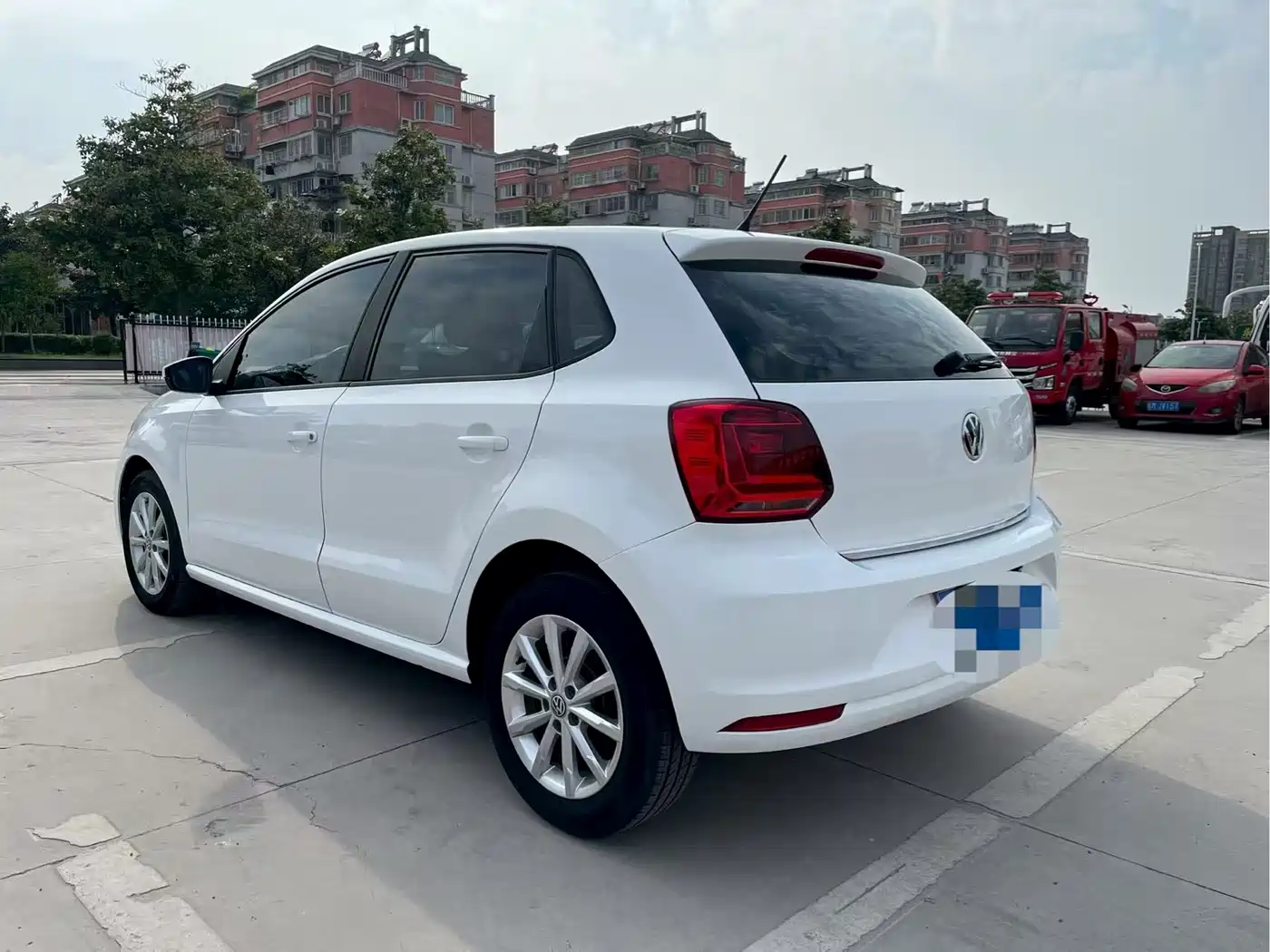 Volkswagen Polo 2016 1.6L Automatic Luxury фото 9
