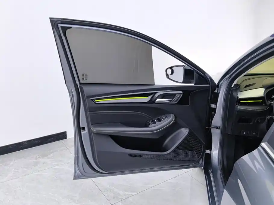 Фото 7 - Roewe i5