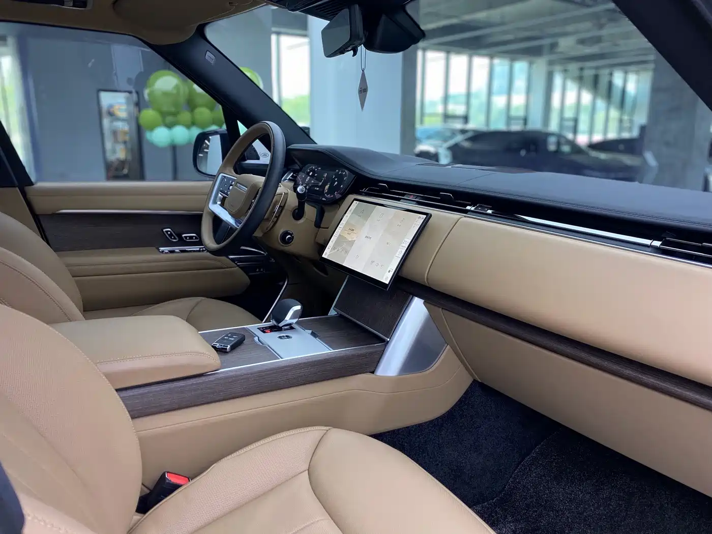 Land Rover Range Rover 2025 2025 3.0 L6 400PS Genesis Extended Wheelbase