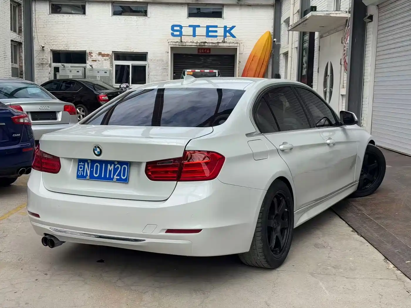 Photo 2 - BMW 3 Series