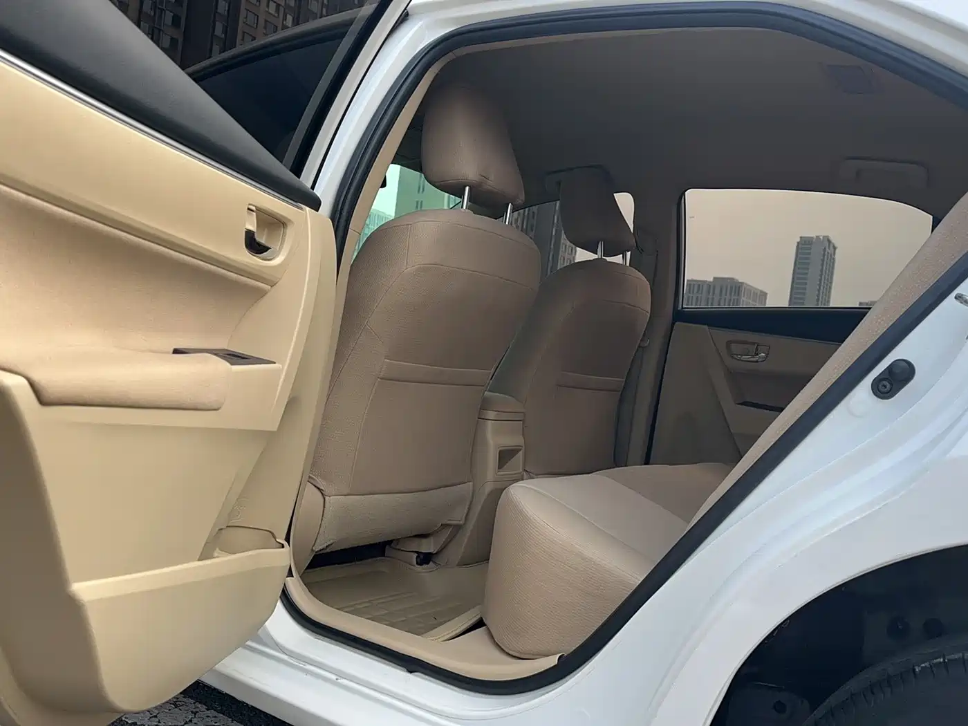Toyota Corolla 2014 1.6L CVT GL фото 18