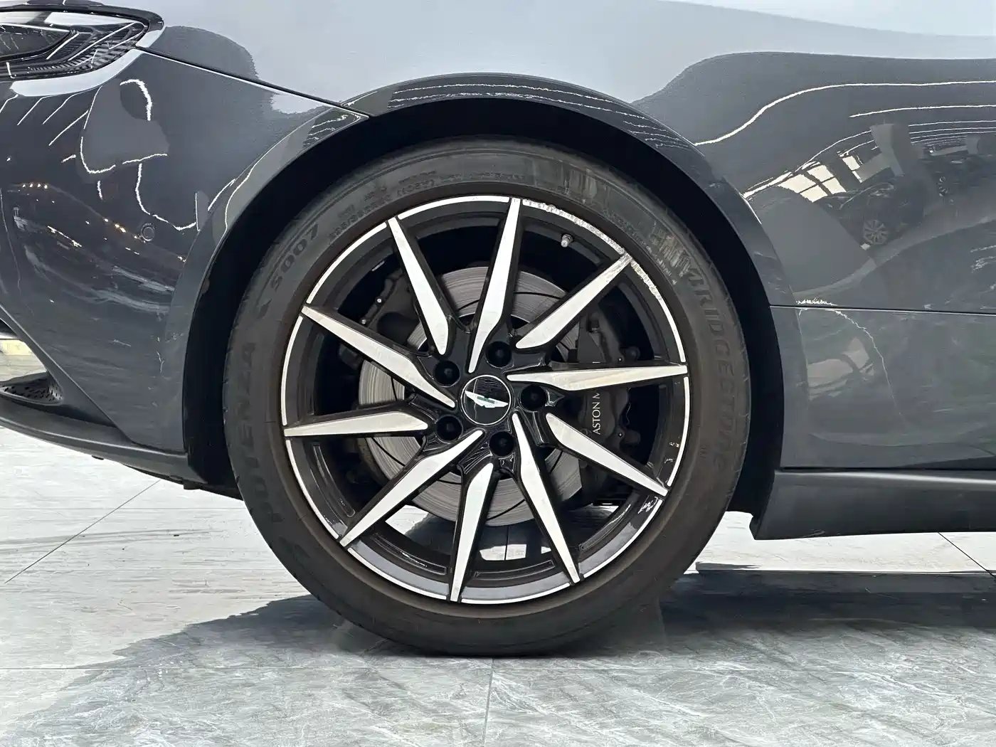 Aston Martin DB11 2020 2019 Model 4.0T V8 Coupe