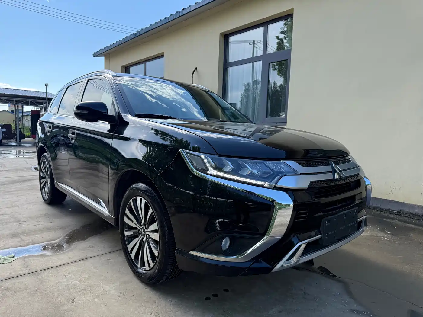 MITSUBISHI OUTLANDER