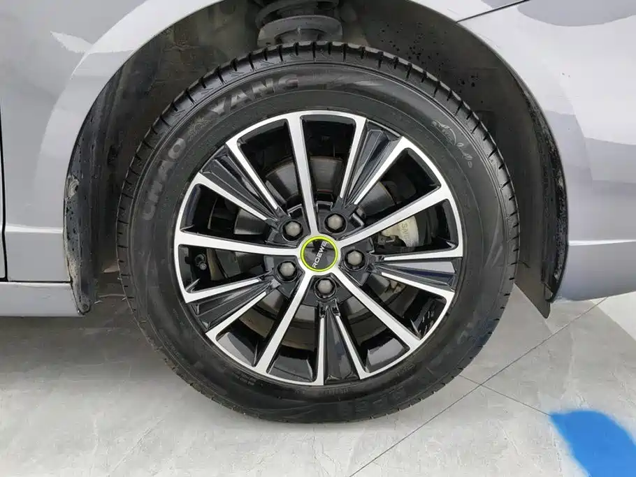Фото 6 - Roewe i5