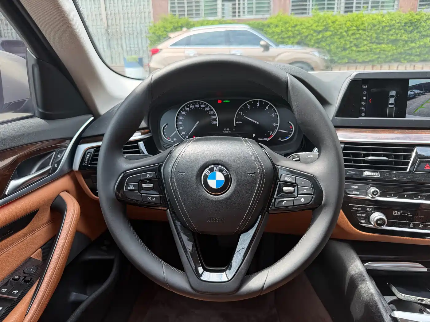 BMW 5 Series 2018 528Li Launch Special Edition фото 22