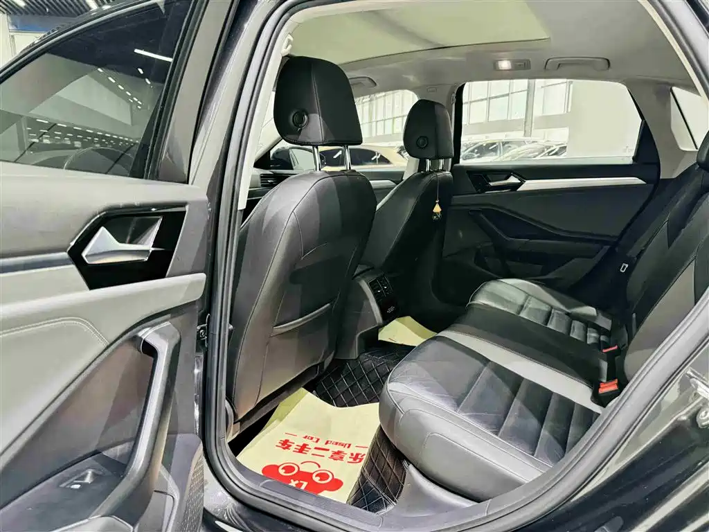 Volkswagen Sagitar 2021 280TSI DSG 30th Anniversary Edition фото 18
