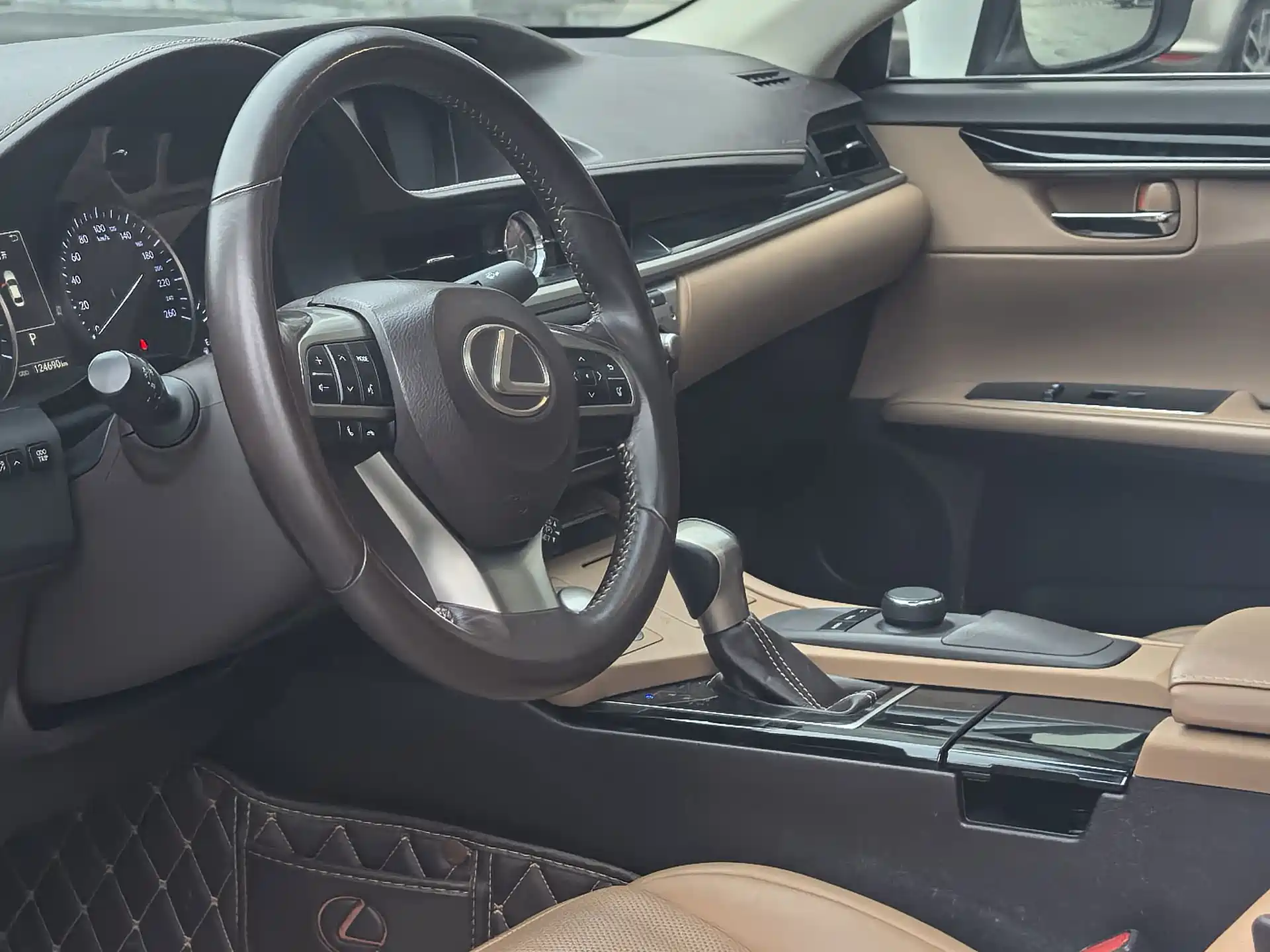 Photo 6 - Lexus ES