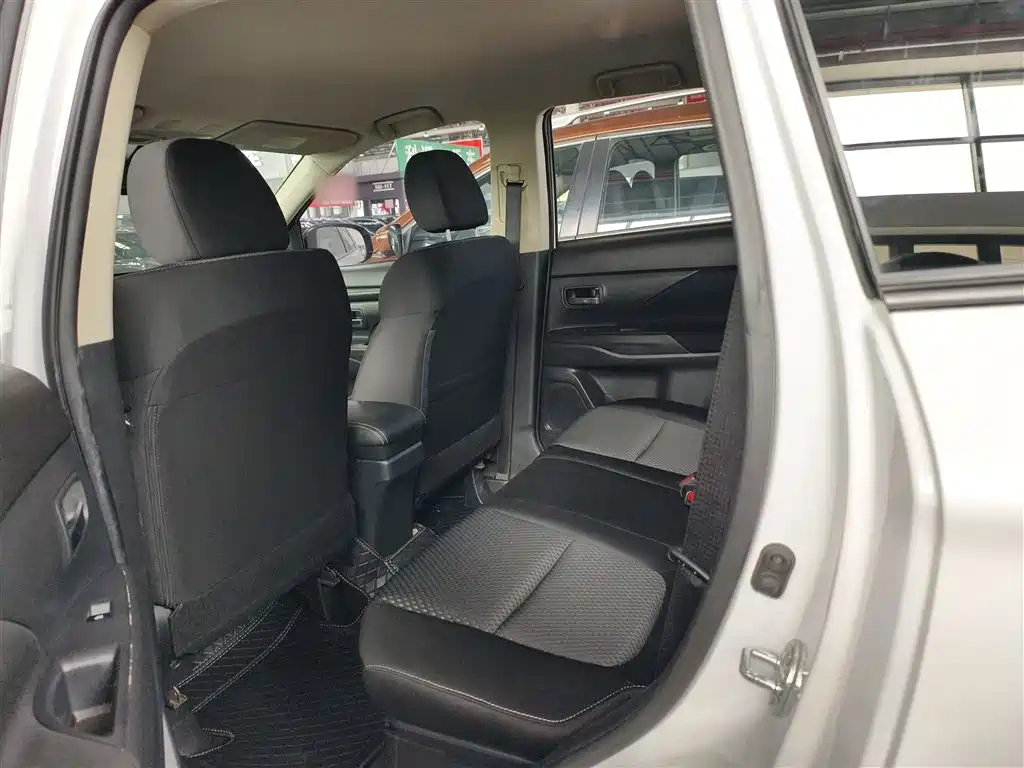 Mitsubishi Outlander 2021 Facelift 2.0L 2WD Comfort Edition 5-Seater фото 18
