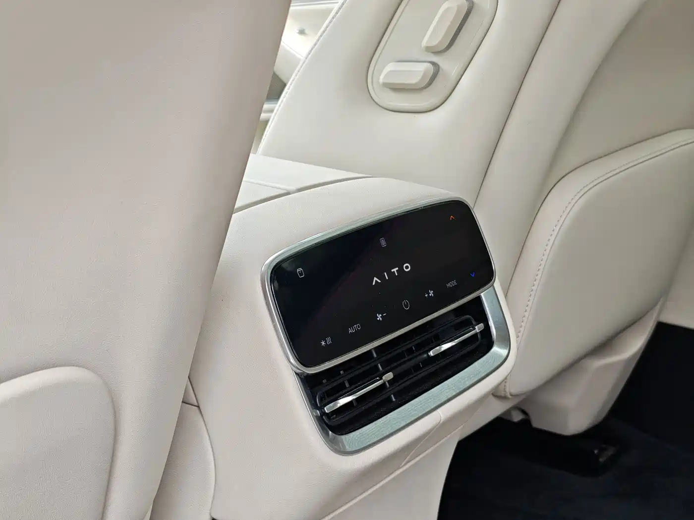 Aito AITO M8 2025 2025 Model Extended Range Max+ Edition 53.4kWh 6-Seater