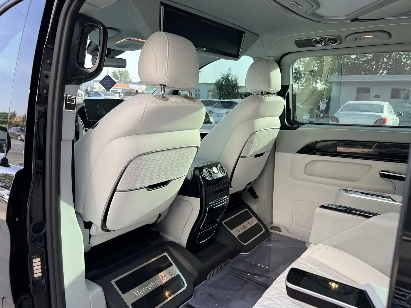 Mercedes-Benz Vito 2023 2.0T Business 7-Seater фото 5