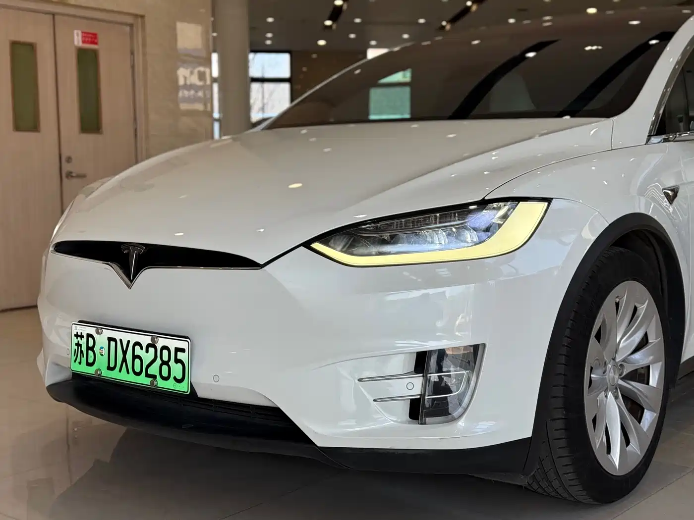 TESLA MODEL X