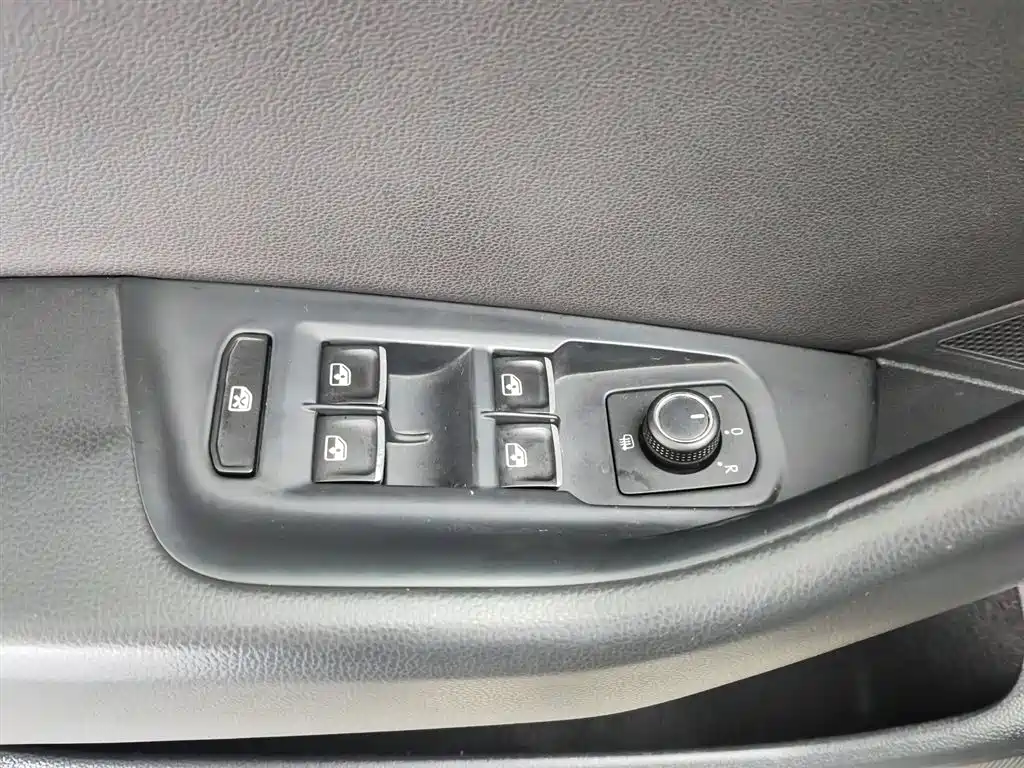 Volkswagen Magotan 2018 280TSI DSG Comfort фото 9
