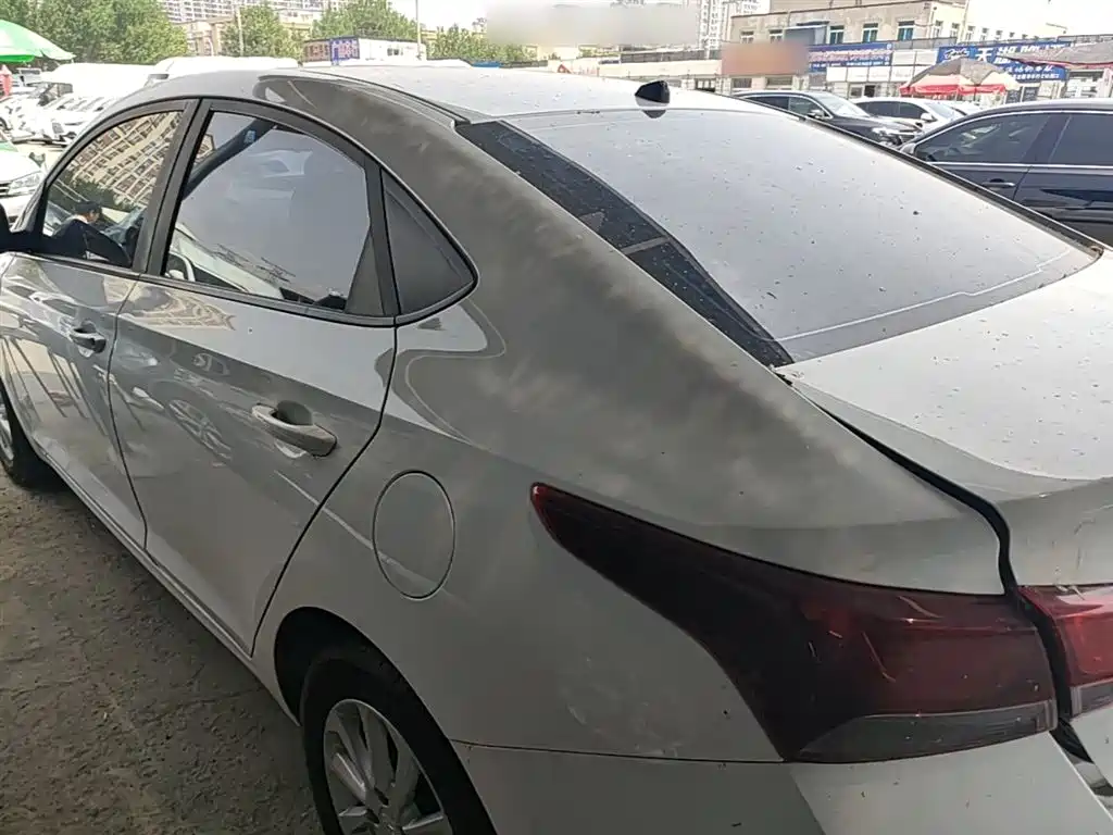 Hyundai Verna 2016 1.4L Manual Cool Edition GLS фото 5