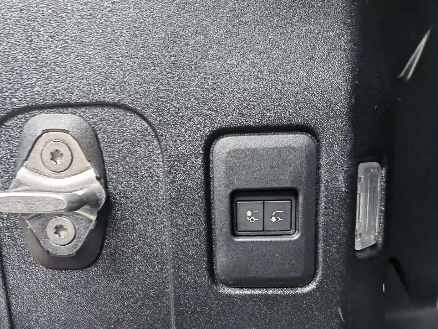 Land Rover Defender 2022 Model 90 3.0T P400 XS фото 17