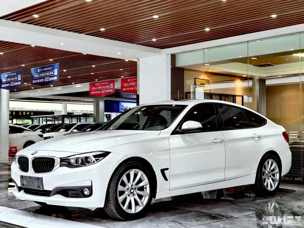 BMW 3 Series GT 2019 320i Fashion Model