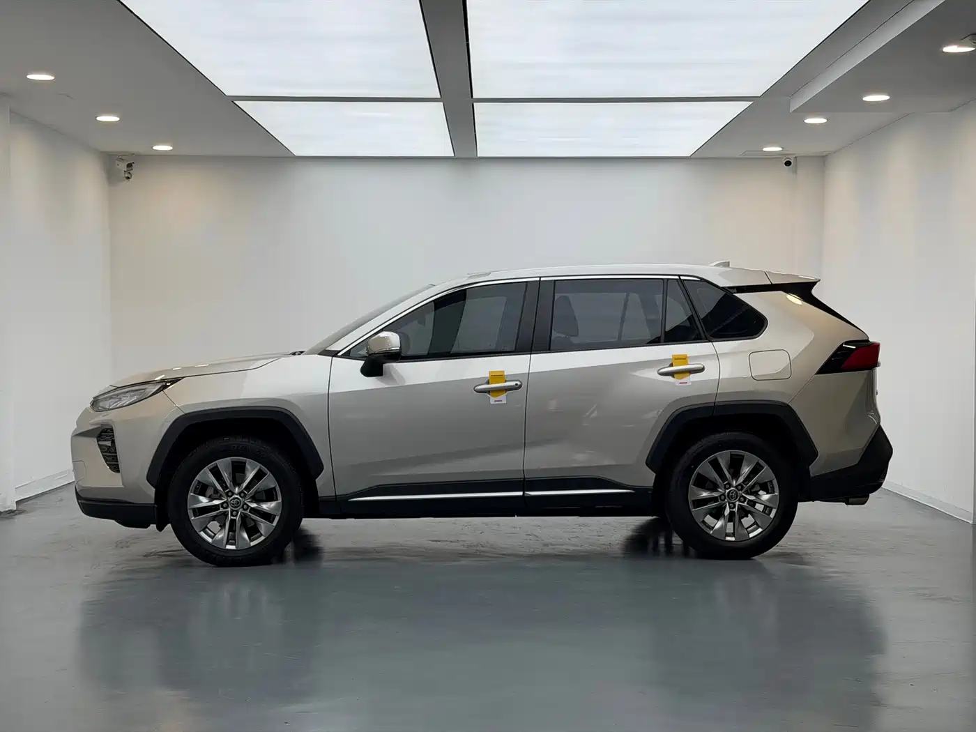 Toyota Wildlander 2021 2.0L CVT 2WD Luxury Edition фото 8
