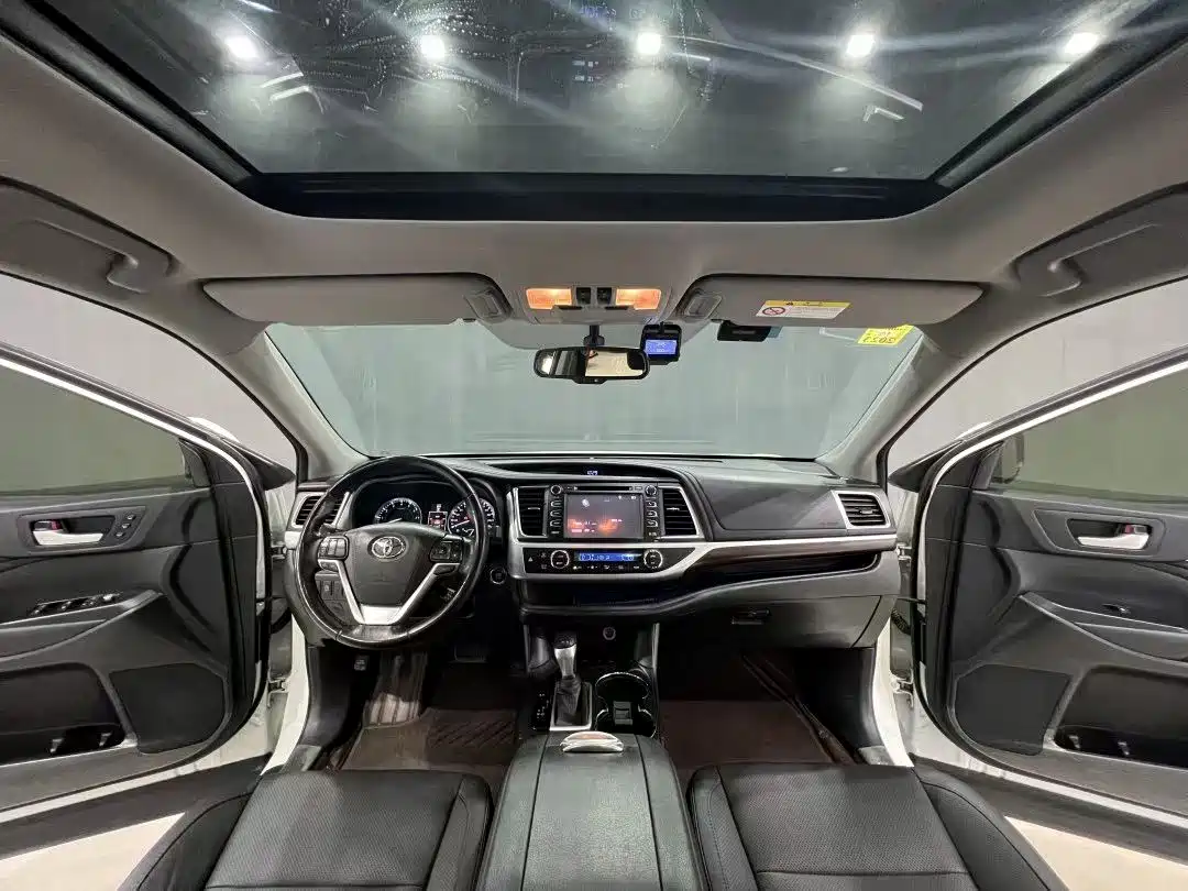 Фото 4 - Toyota Highlander