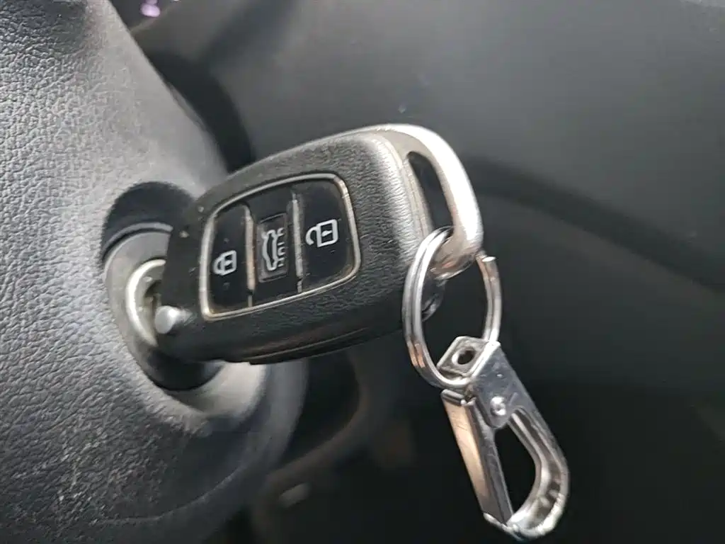Hyundai Verna 2016 1.4L Manual Cool Edition GLS фото 9