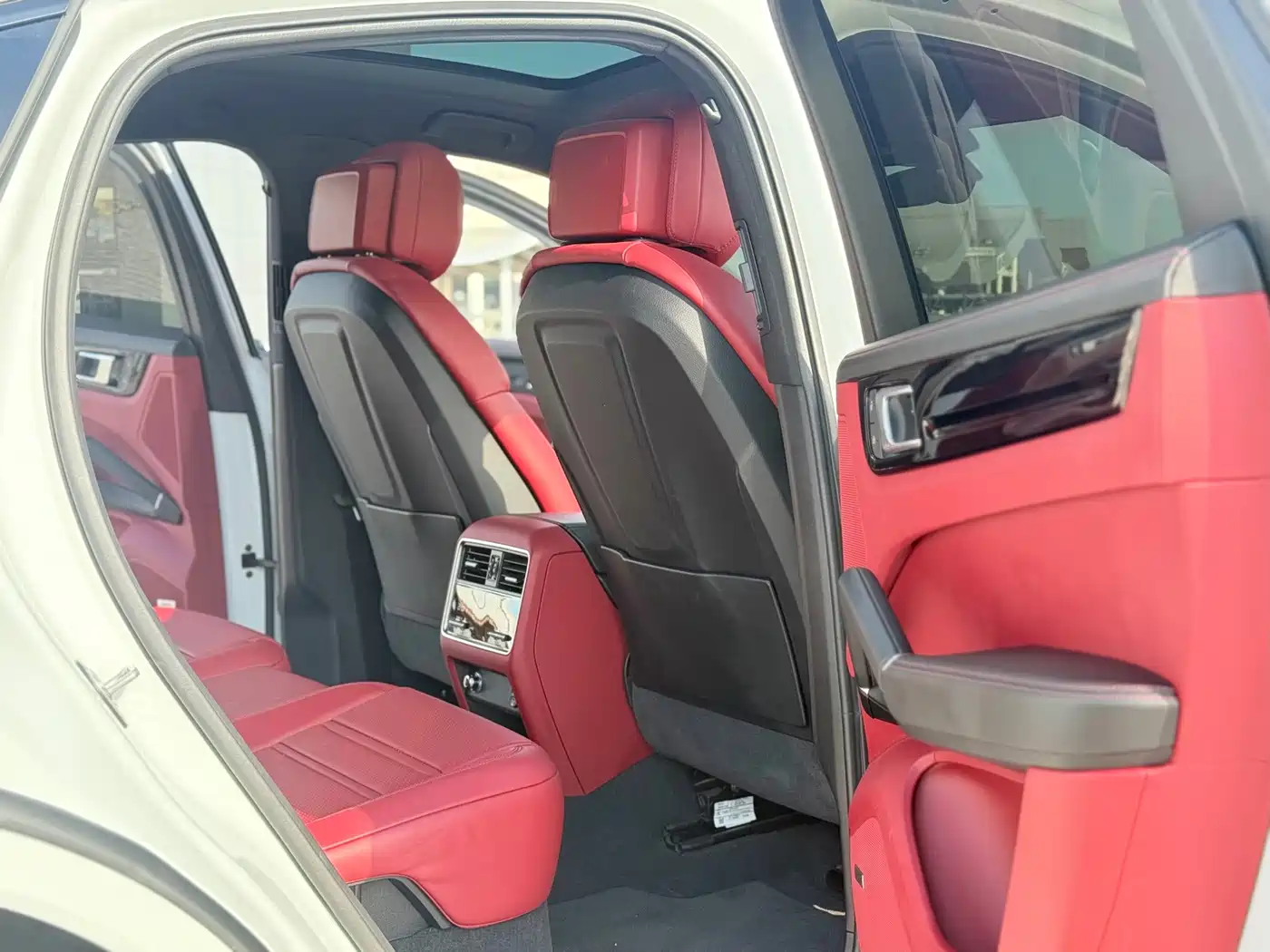 Photo 7 - Porsche Cayenne