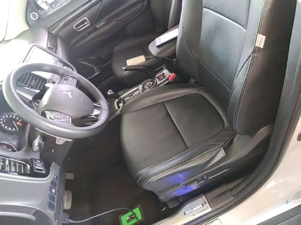 Mitsubishi Outlander 2016 2.4L 4WD Elite Edition 5-seater фото 15