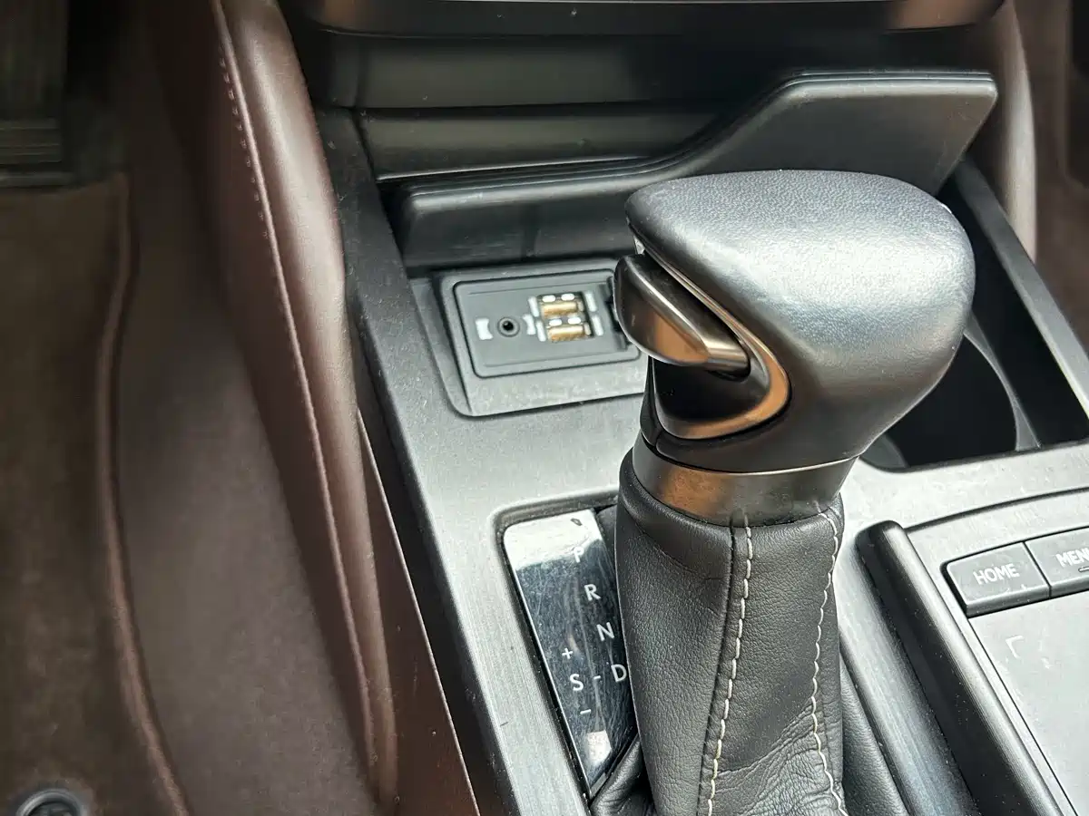 Lexus ES 2018 300h Excellence Edition China V фото 16
