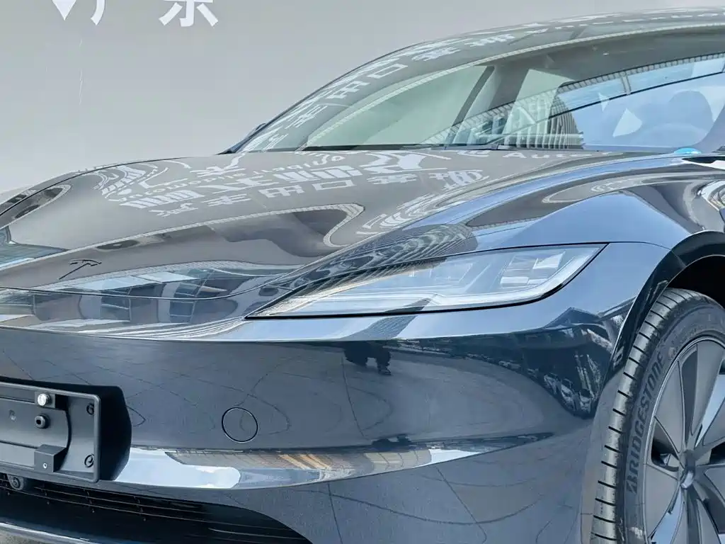 Tesla Model 3 2026 2025 Model Year Facelift Rear-Wheel Drive