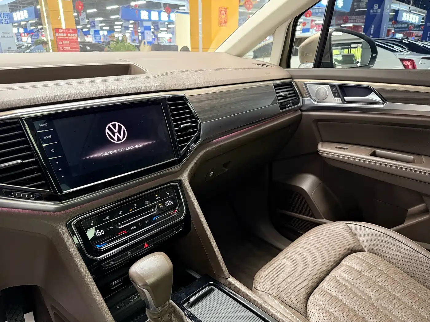 Volkswagen Viloran 2020 330TSI Luxury Edition фото 10