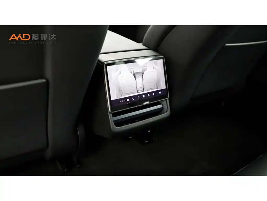 Фото 9 - Tesla Model 3