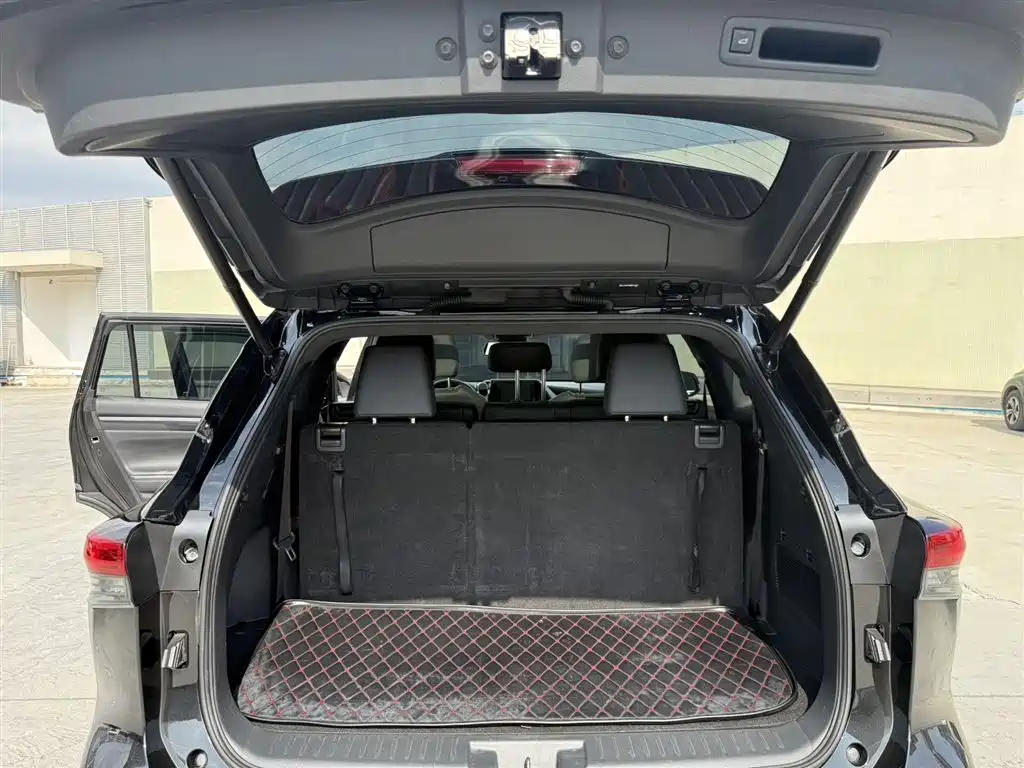 Toyota Crown Kluger 2021 2.5L HEV 4WD Luxury фото 17