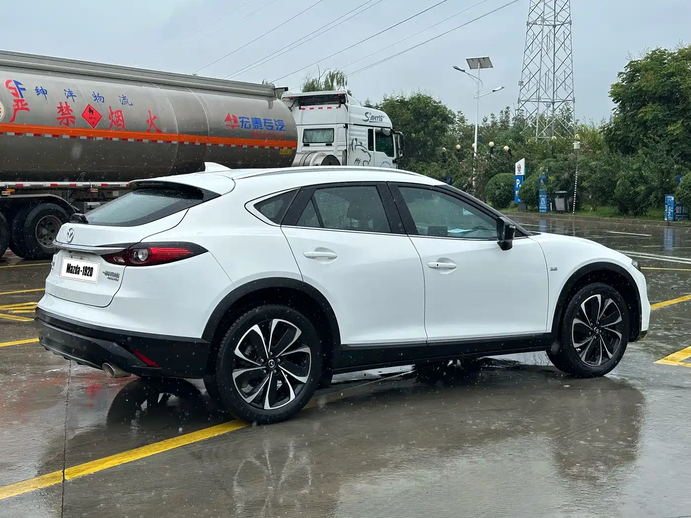 Photo 6 - Mazda CX-4