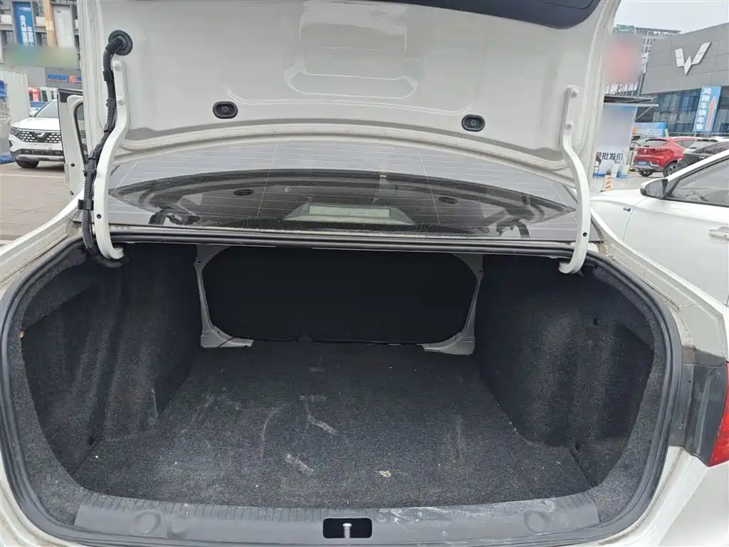 Volkswagen Lavida 2013 Facelift Classic 1.6L Automatic Trend фото 16