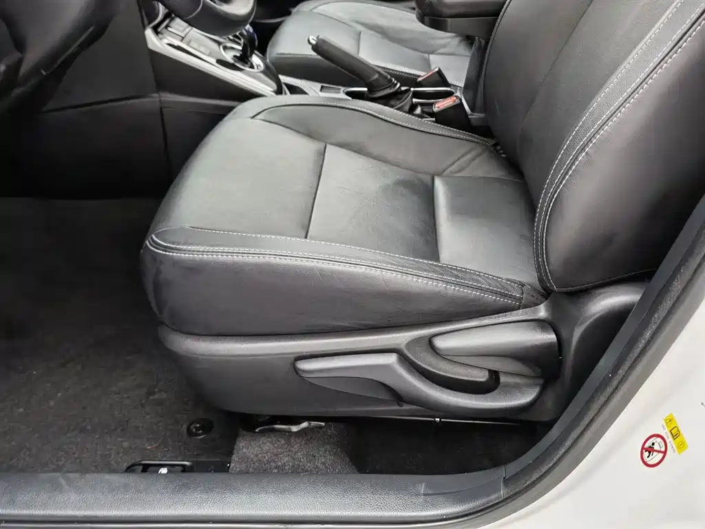 Toyota Corolla 2017 Facelift Hybrid 1.8L E-CVT Elite Edition фото 20