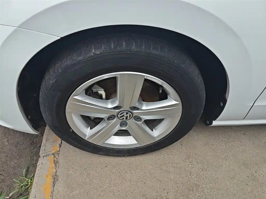 Volkswagen Golf Sportsvan 2018 1.6L Automatic Comfort фото 23