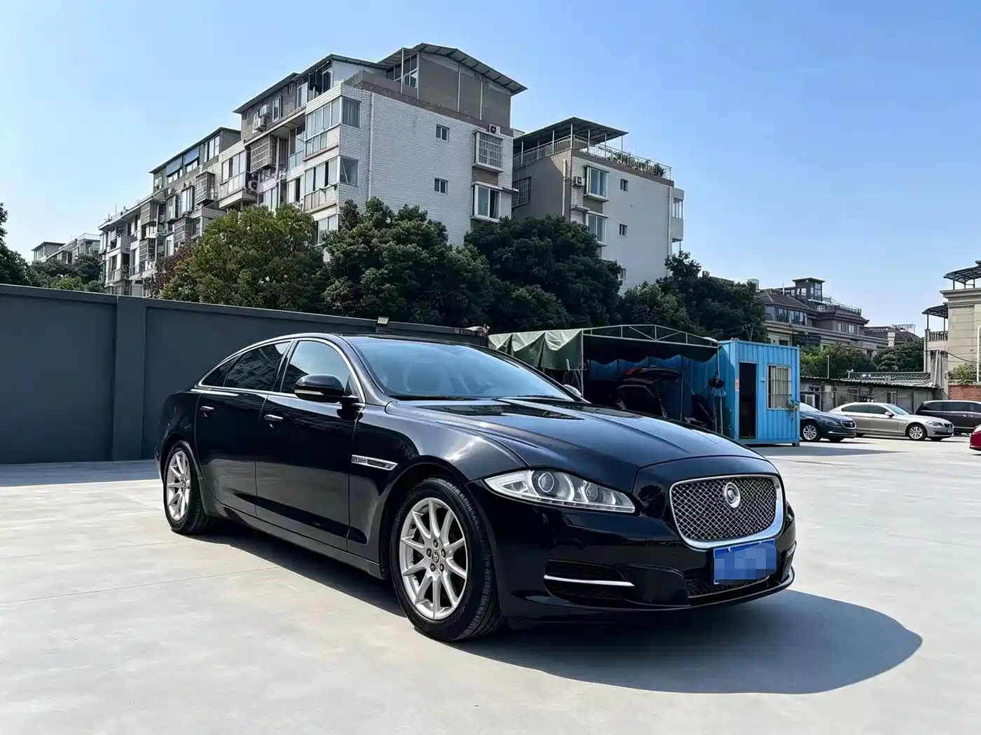 Jaguar XJ 2013 XJL 2.0T Panorama Business Edition фото 3