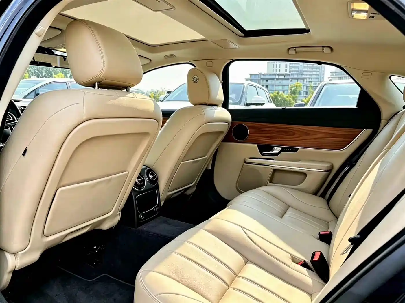 Jaguar XJ 2013 XJL 2.0T Panorama Business Edition фото 10
