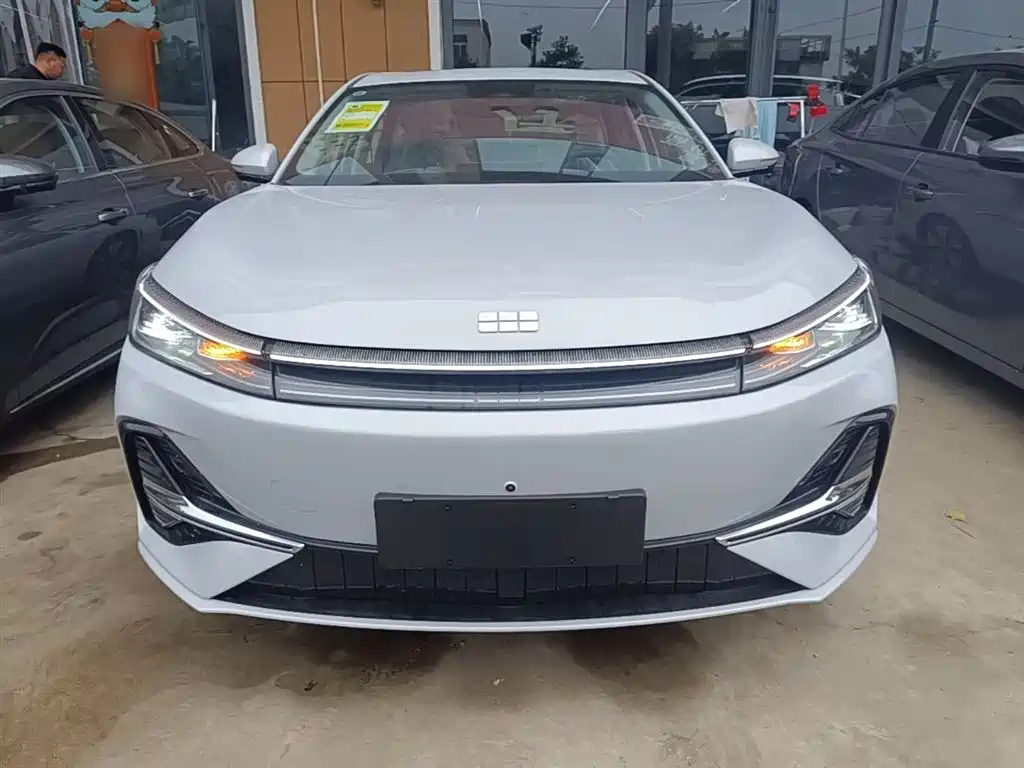 Geely Galaxy Galaxy A7 2025 EM-i 150km Premium Edition фото 3