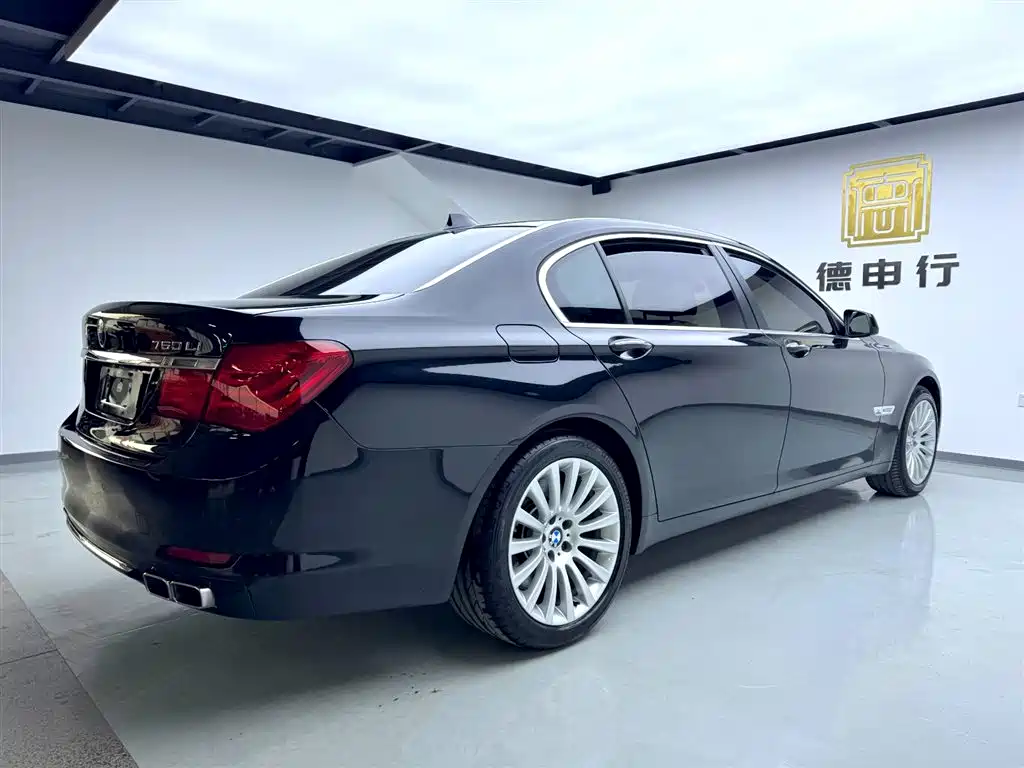 BMW 7 Series 2010 760Li фото 4