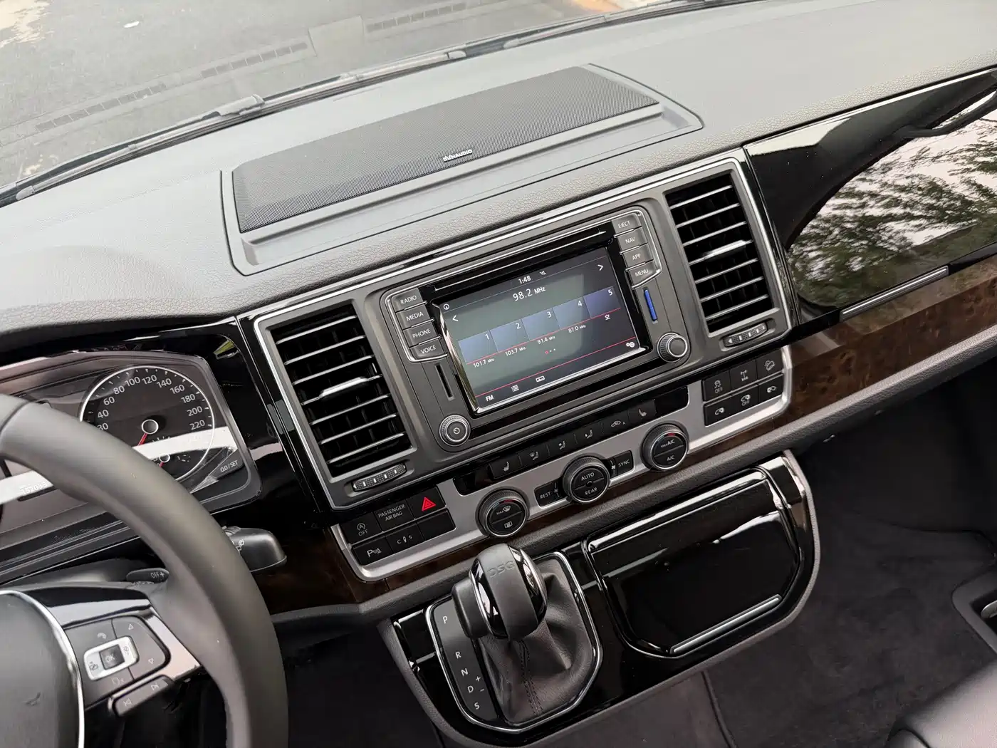Volkswagen Multivan 2019 2018 2.0TSI 4WD Explorer Edition 7-Seater