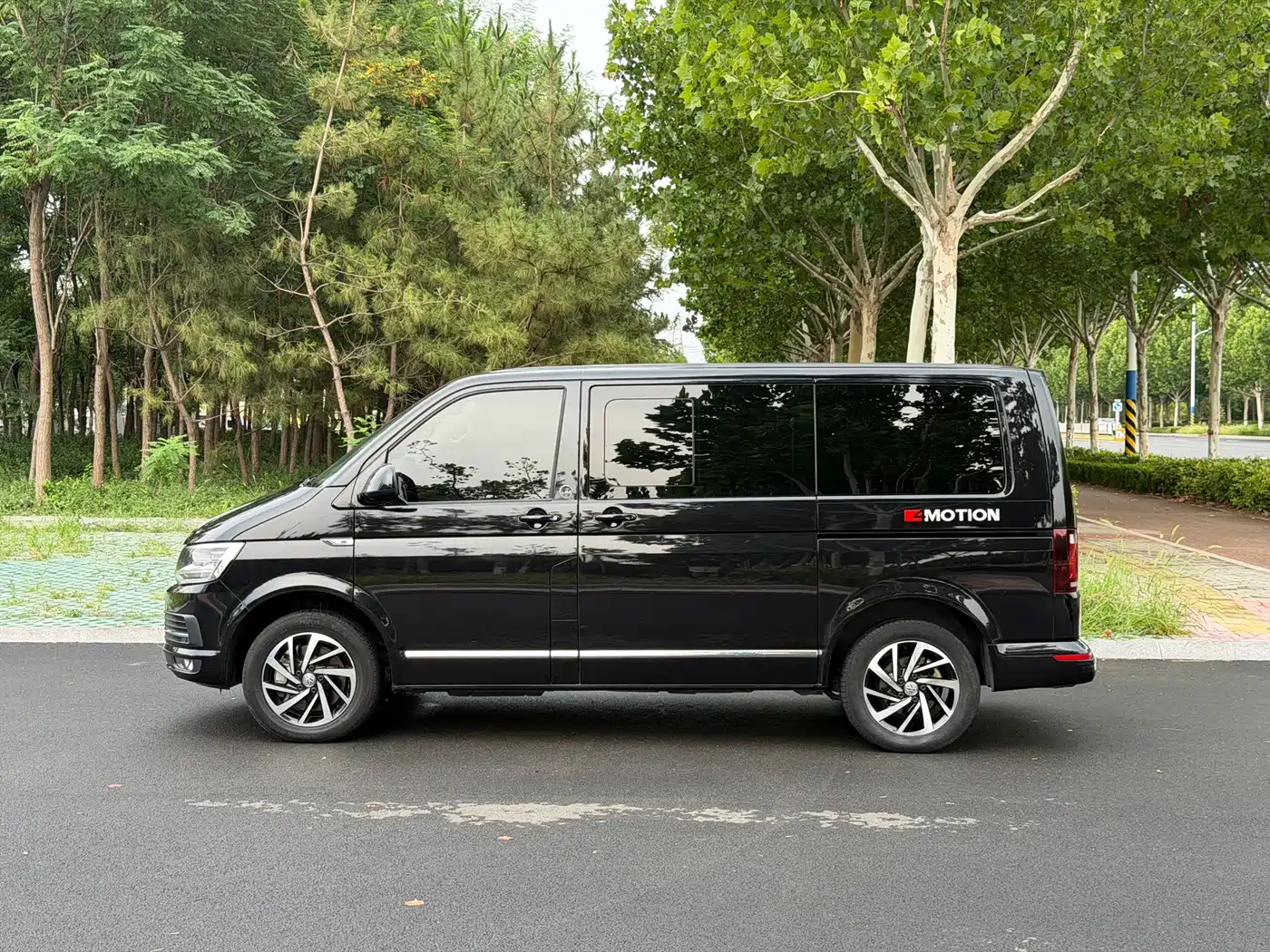 Volkswagen Multivan 2019 2018 2.0TSI 4WD Explorer Edition 7-Seater