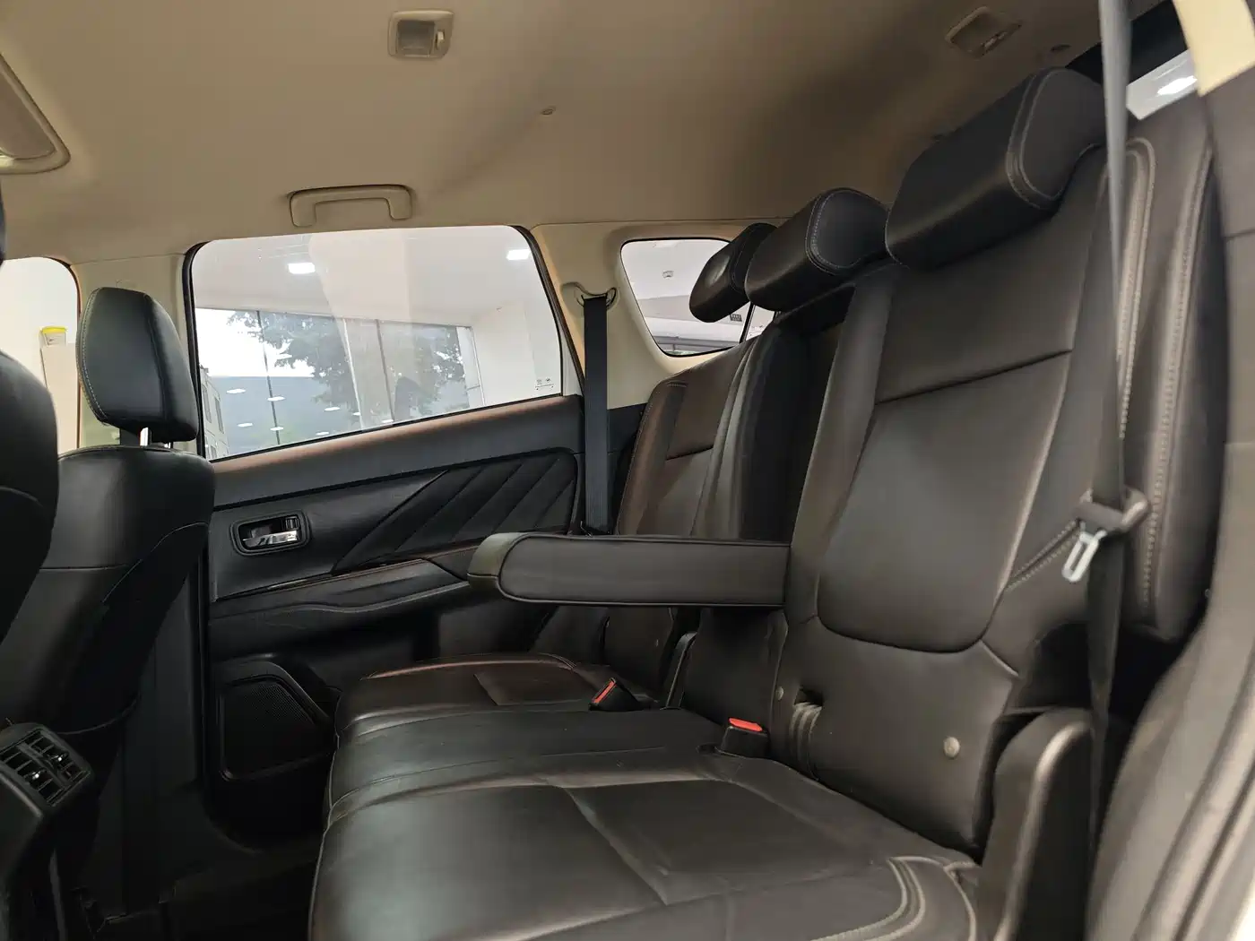 Mitsubishi Outlander 2019 2.4L 4WD Deluxe Edition 5-Seater China VI фото 24