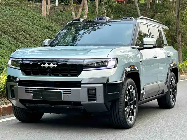  Fang Cheng Bao Leopard 8 2025 Zhiyong Flagship 7-Seater
