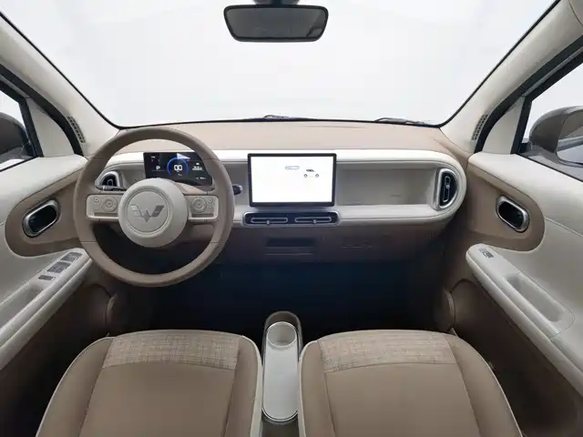 Wuling Motors Hongguang MINIEV 2026 Model Four-Door High-End Edition — фото 5