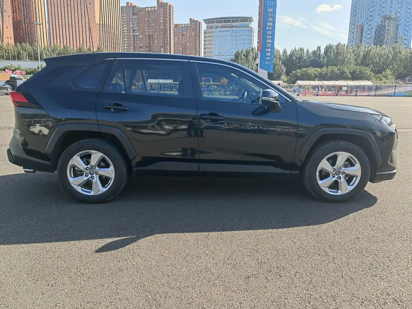Фото 8 - Toyota RAV4